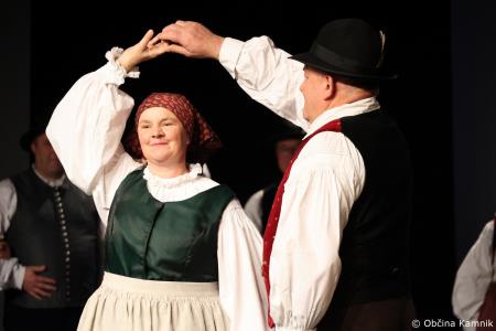 Ples in glasba izpod kamniških planin v izvedbi Folklorne skupine Kamnik in njihovih prijateljev  (18)